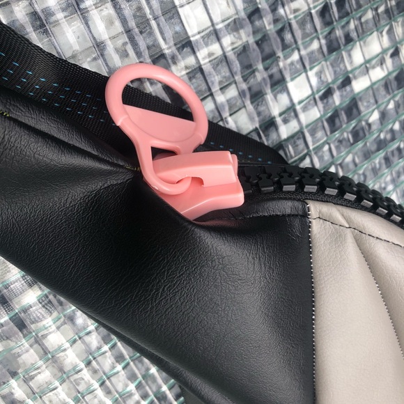 Cold Lips leather ((vegan)) fanny pack. Handmade in NC from reclaimed fabric. - Picture 3 of 7